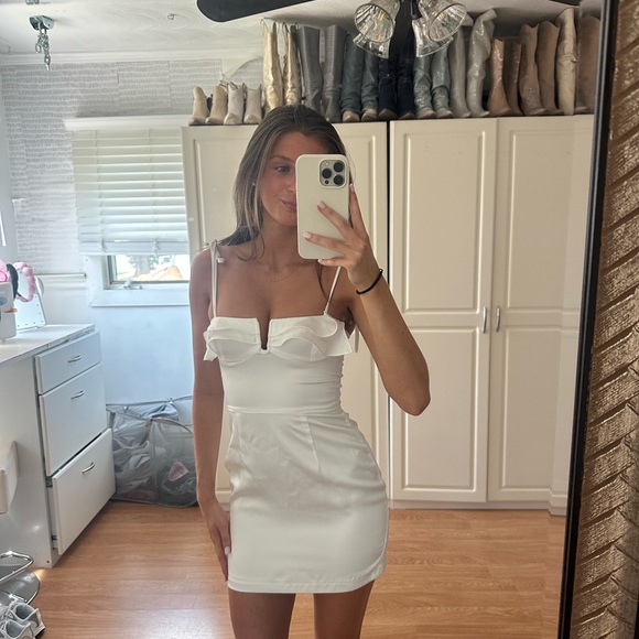 white mini dress - Picture 4 of 4